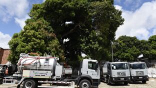 Frota de carros da Cagece passa por testes de fumaça realizados pela Fetrans
