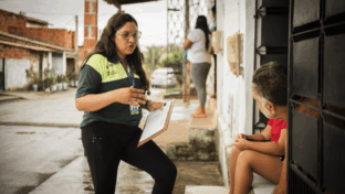 Mais saúde: cerca de 6 mil famílias serão interligadas à rede de esgoto da Cagece no Conjunto Palmeiras, em Fortaleza