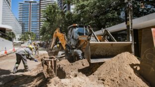 Obras de esgotamento sanitário da Cagece no Meireles recebem investimento de R$ 33 milhões
