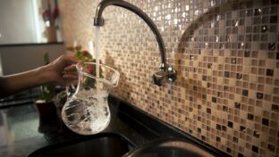 Cagece realiza melhoria em adutora que abastece Sabiaguaba, Precabura e Alphaville, nesta terça-feira (25)