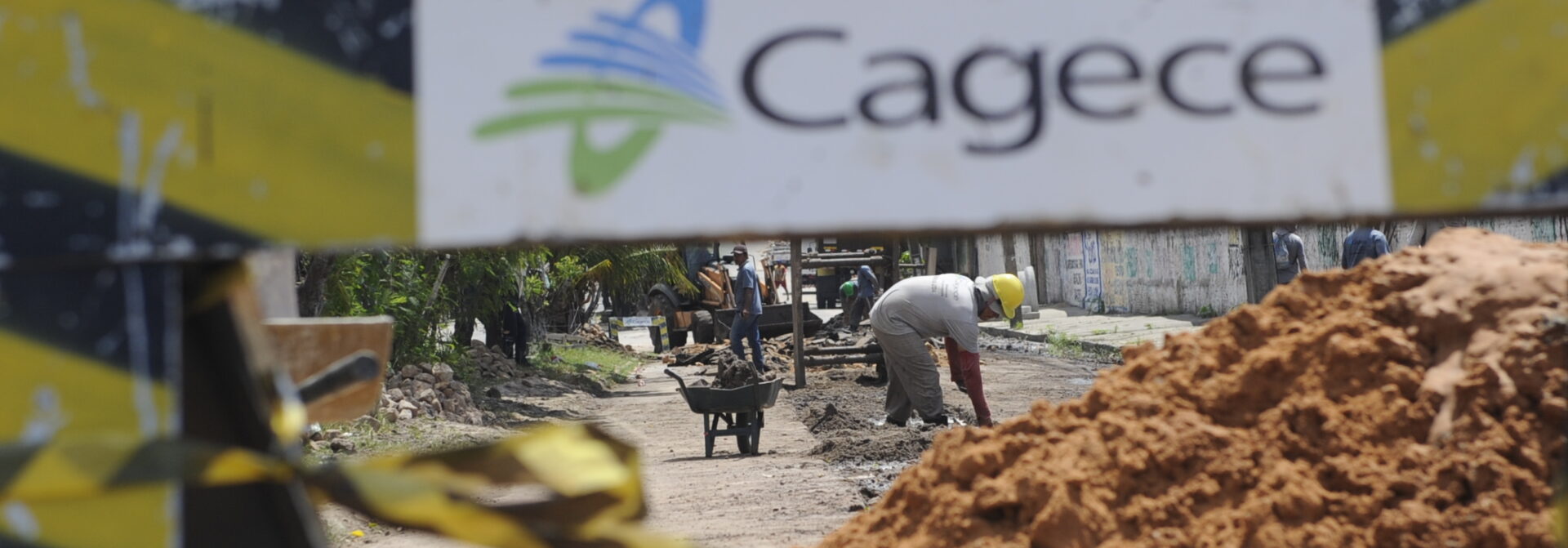 Cagece realiza melhoria no sistema de esgoto do Morro Santa Terezinha