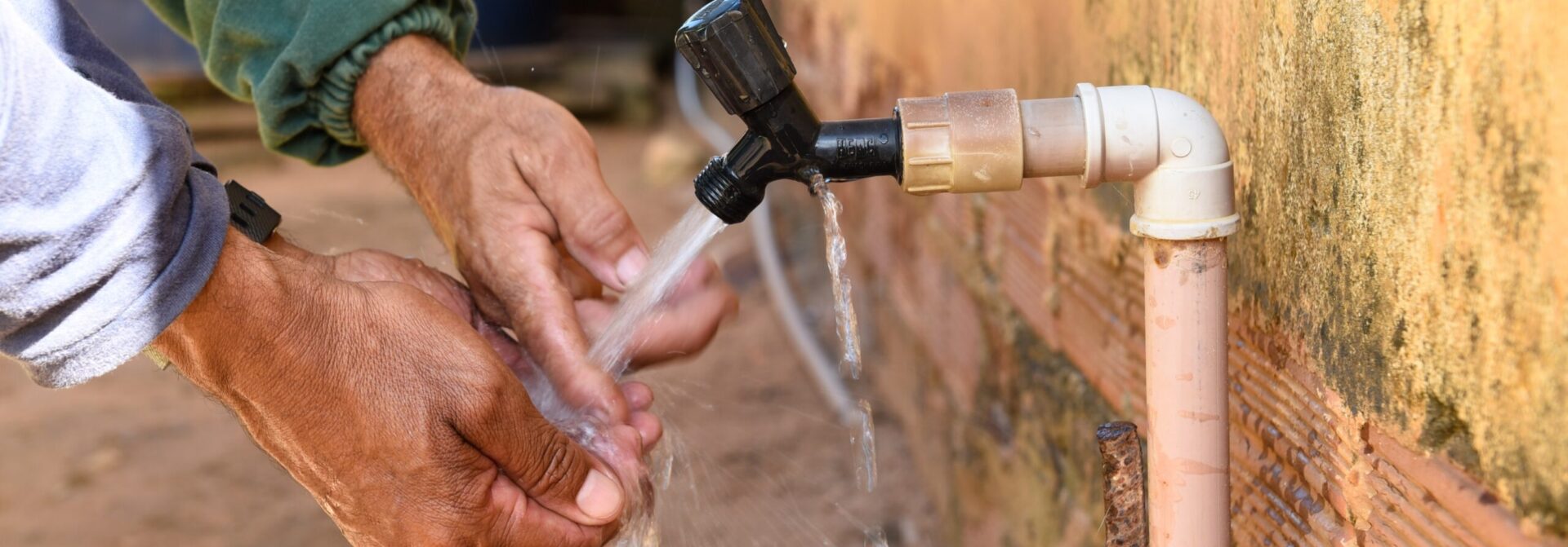Governo do Ceará inaugura, pelas redes sociais, sistemas de água e esgotamento sanitário para cinco regiões