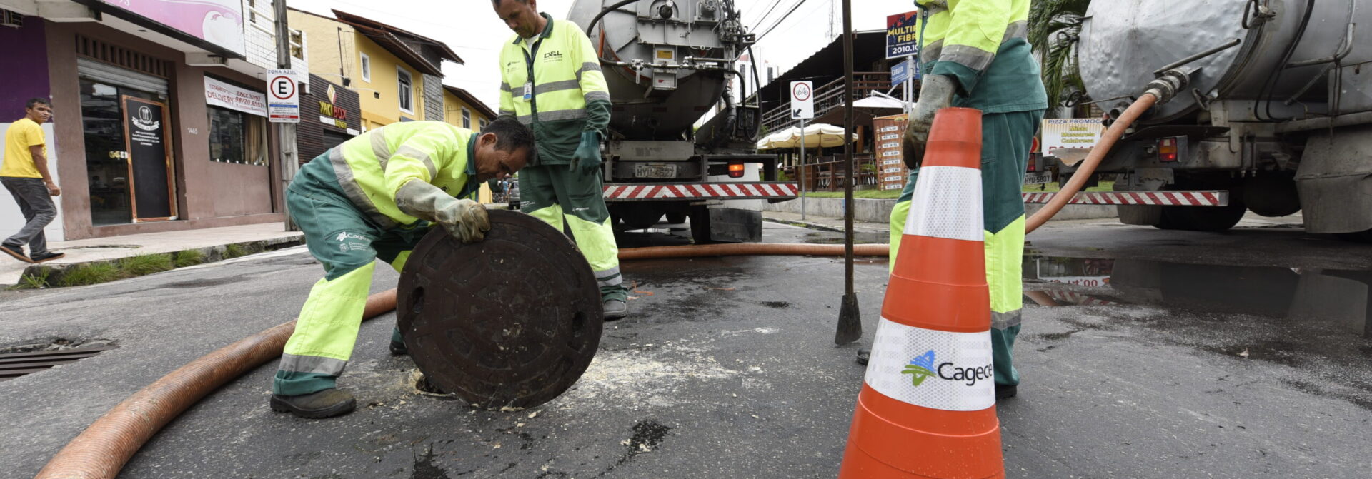 Cagece alerta para o manuseio irregular de instalações de água e esgoto