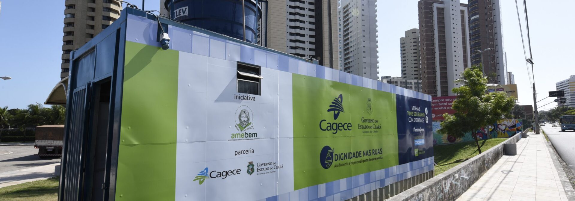 Cagece instala contêiner para atender pessoas em situação de rua