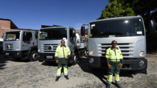 Governo do Ceará e Cagece fazem aquisição de 30 caminhões especializados na manutenção da rede de esgoto