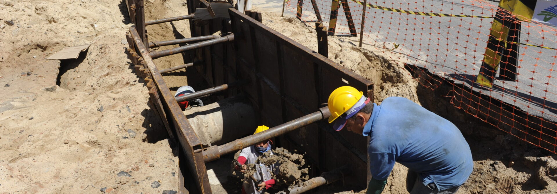 Rede coletora é substituída em novo trecho da avenida Eduardo Girão