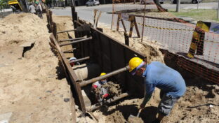 Rede coletora é substituída em novo trecho da avenida Eduardo Girão
