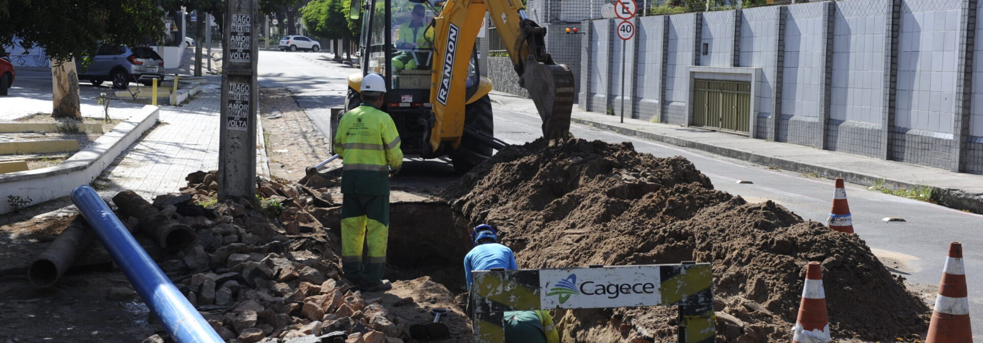 Rua Ana Bilhar recebe obra de substituição de 110 metros de tubulação