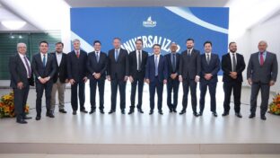 Presidente da Cagece, Neuri Freitas, toma posse como presidente da Aesbe