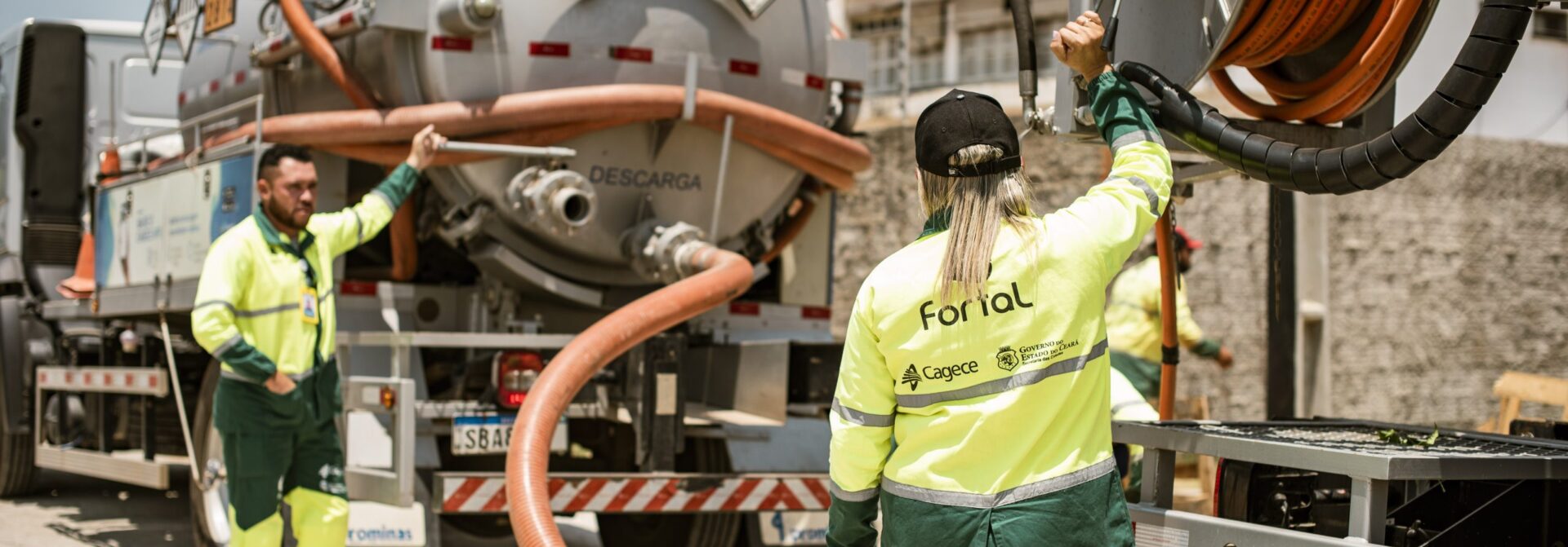 Cagece e Ambiental Ceará retiram 216 toneladas de lixo do sistema de esgoto de Fortaleza