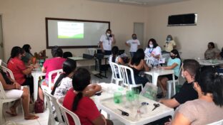 Oficina de artesanato ofertada pela Cagece promove geração de renda para catadores e pessoas em situação de vulnerabilidade social