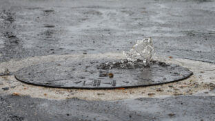 Cagece orienta sobre cuidados com a rede de esgoto durante período chuvoso