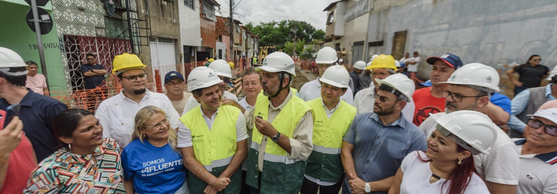Elmano de Freitas, Evandro Leitão e Neuri Freitas visitam obras de esgotamento sanitário na capital