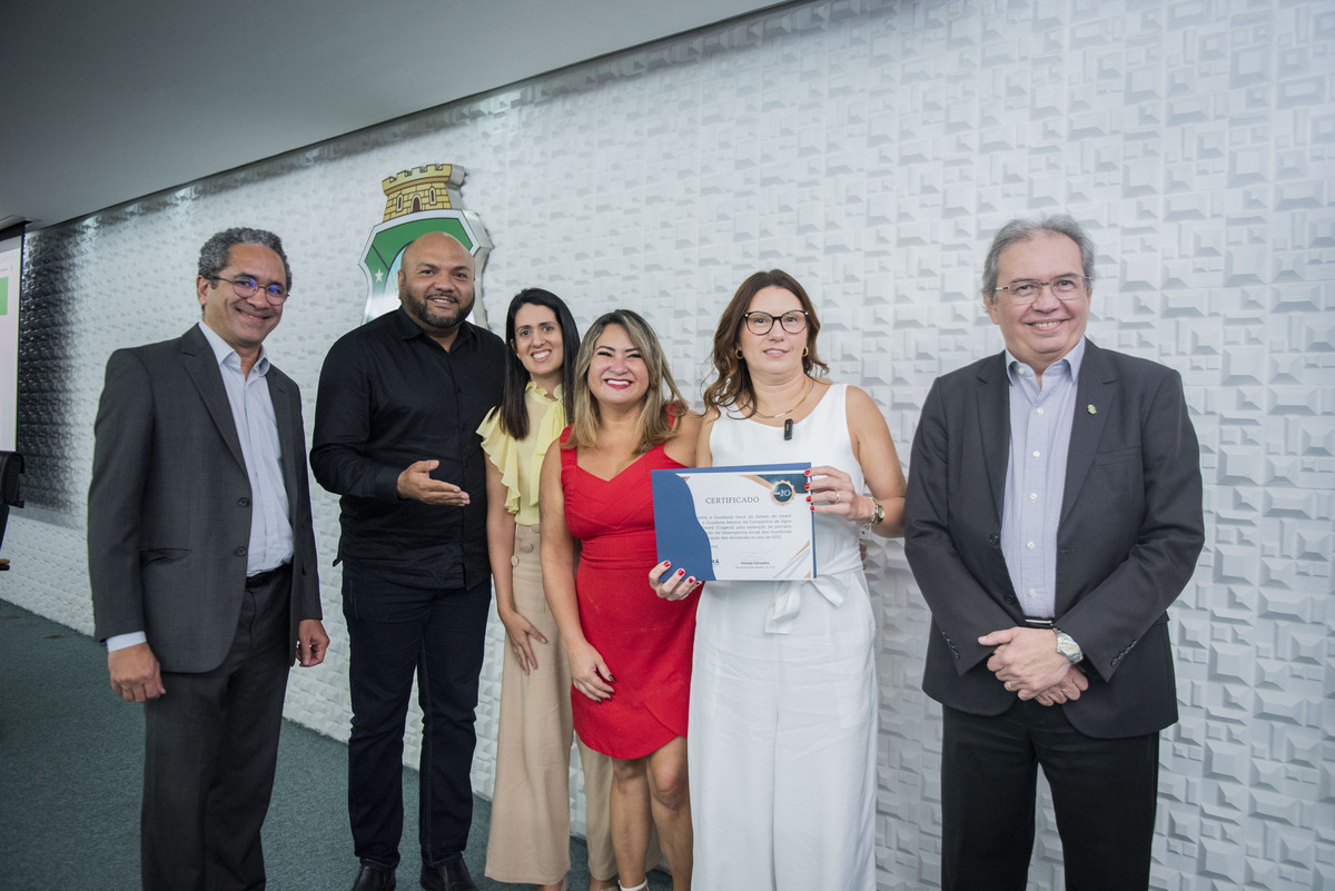 Ouvidoria da Cagece recebe prêmio de melhor ouvidoria do estado