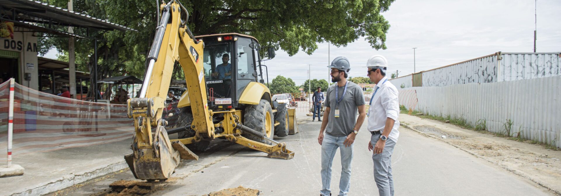 Cagece realiza obra de substituição da rede coletora de esgoto no Centro de Itapipoca