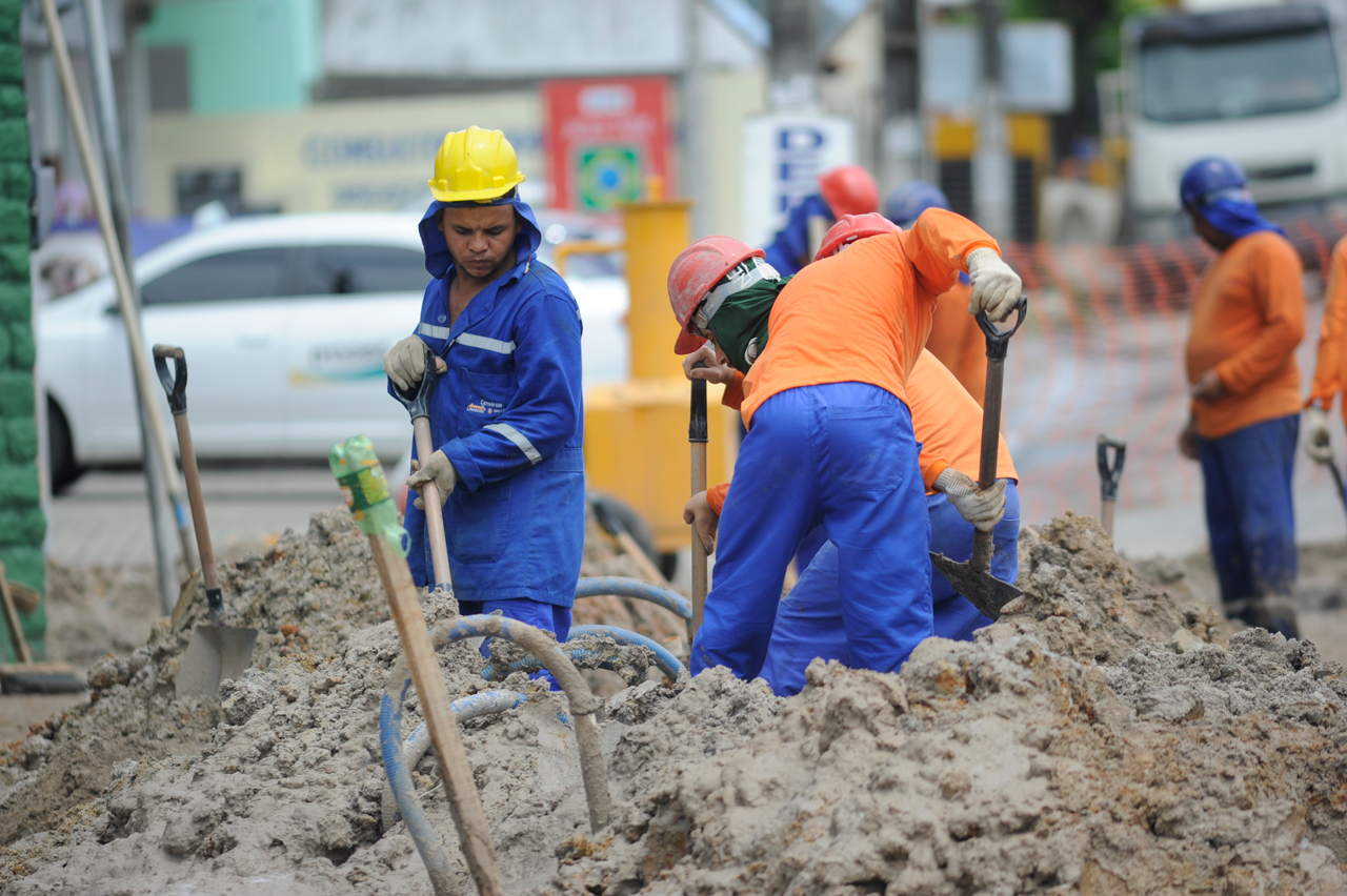 Cagece realiza substituição de 474 metros de tubulação no bairro Varjota
