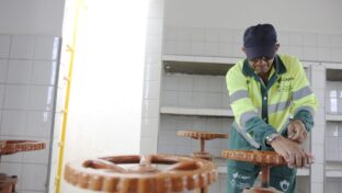 Força-tarefa da Cagece garante serviços de água e esgoto no Carnaval