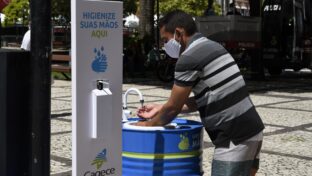 Cagece instala piloto de pias públicas na Praça do Ferreira