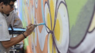 Muro de unidade da Cagece em Fortaleza ganha novo colorido com intervenção artística