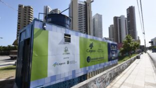 Cagece instala contêiner para atender pessoas em situação de rua