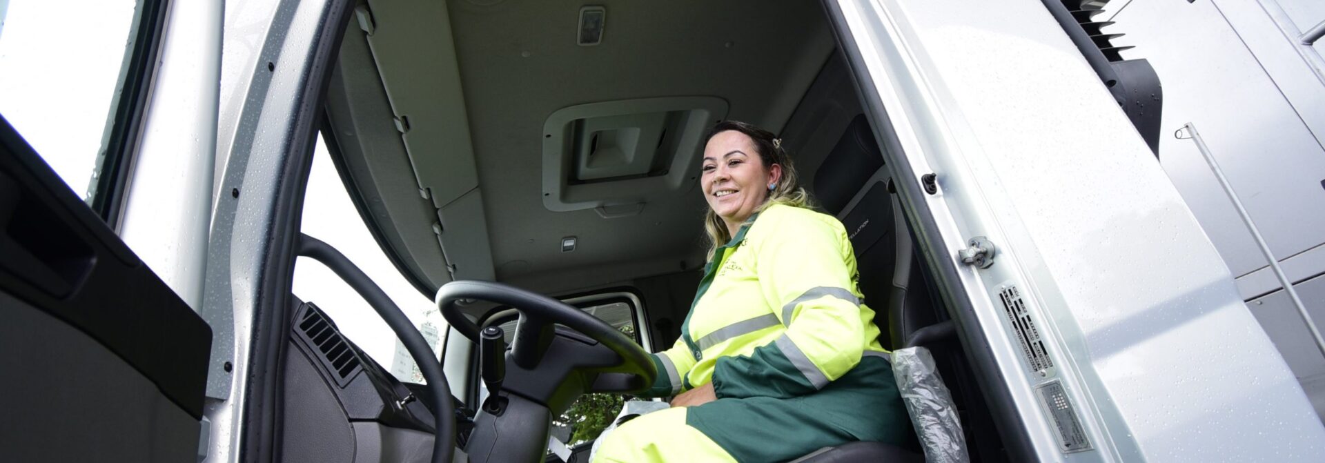 8 de março: a mulher caminhoneira descontruindo preconceitos na prestação de serviços da Cagece