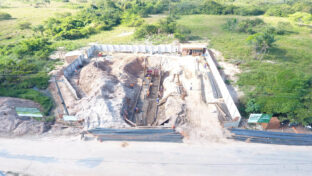 Cagece executa obras de esgotamento sanitário em Itaitinga