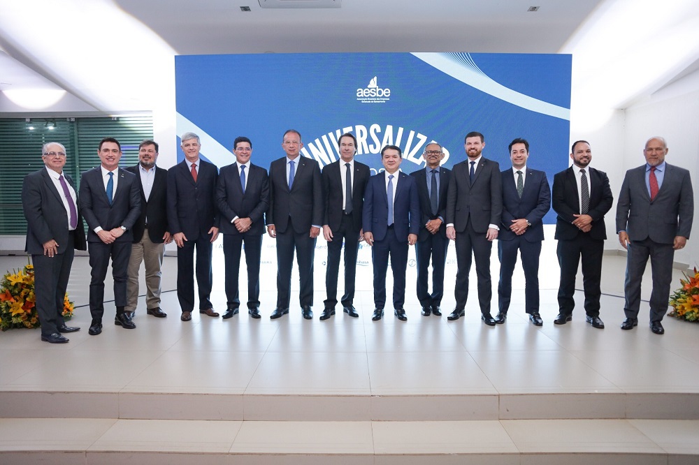 Presidente da Cagece, Neuri Freitas, toma posse como presidente da Aesbe