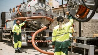 Cagece e Ambiental Ceará retiram 216 toneladas de lixo do sistema de esgoto de Fortaleza