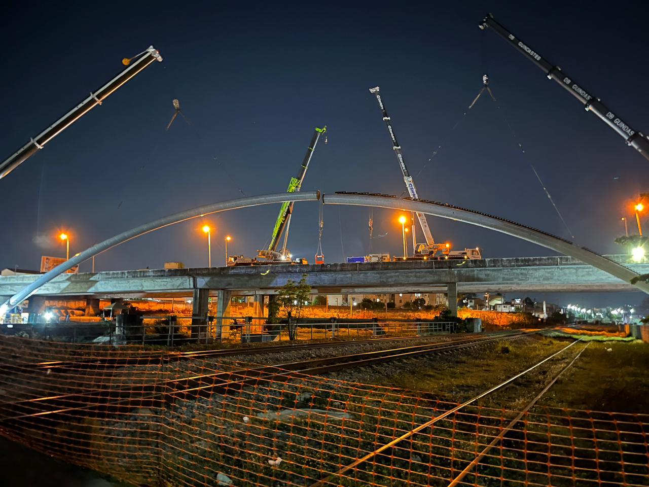 Cagece instala segunda adutora suspensa em Fortaleza neste final de semana