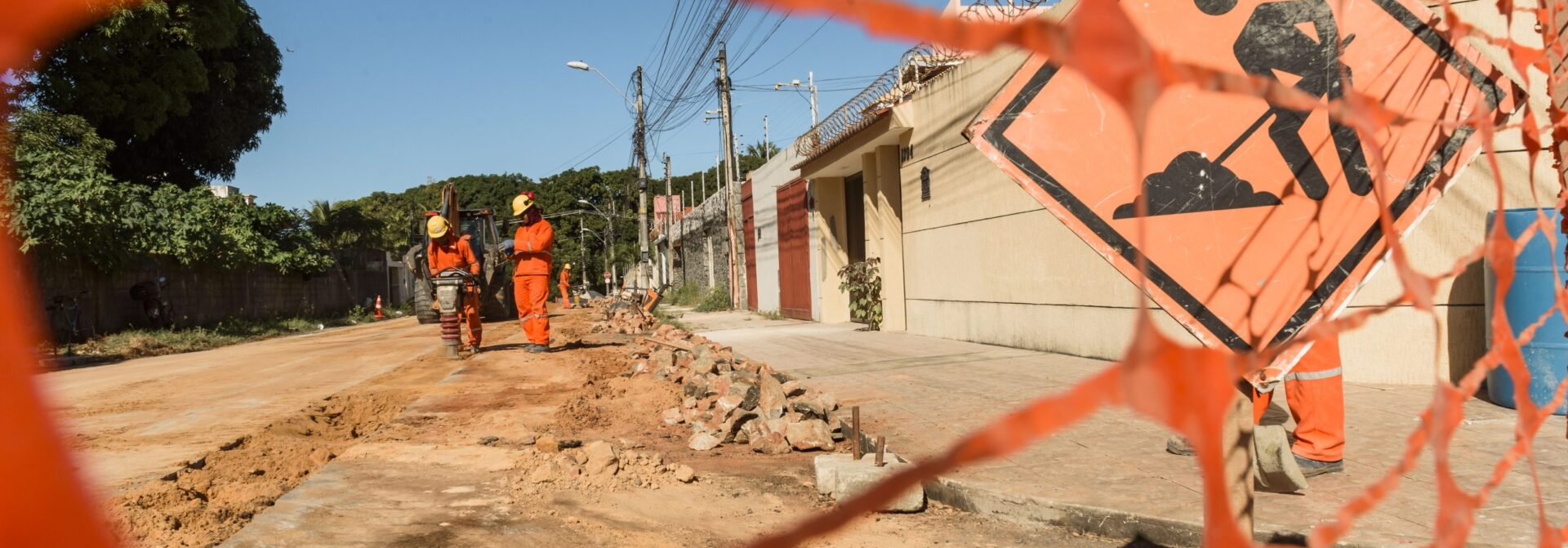 Obras da Cagece em Martinópole ampliam abastecimento de água